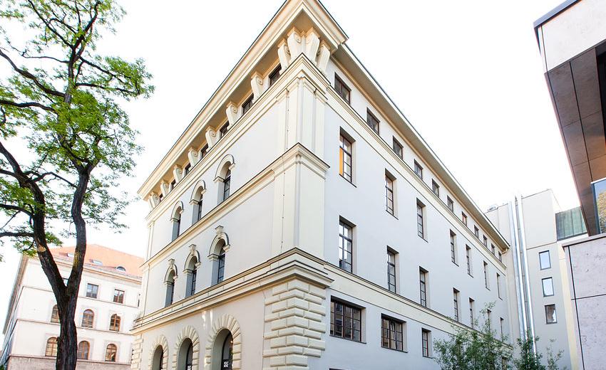 Von der Tan Straße 2